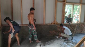 Manunggal Bersama Rakyat, Satgas TMMD Ke-128 Kebut Pengerjaan RTLH Milik Ibu Kumar