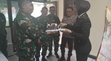 Koramil 05/Lubuk Alung, Berikan Ucapan HUT Bhayangkara Ke-80 Kepada Polsek Lubuk Alung
