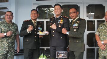 Danyon Armed 8/UY Berikan Kejutan Kapolres Jember Pada HUT Bhayangkara ke-80