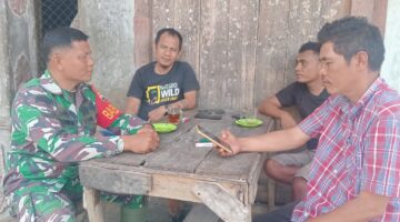 Babinsa Koramil 04/Tigalingga Perkuat Kedekatan dengan Warga Lewat Komsos di Kedai Kopi