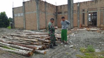 Tetap jalin silaturahmi Babinsa Koramil 04 Beutong pertebal komsos terhadap Warga Desa Binaannya