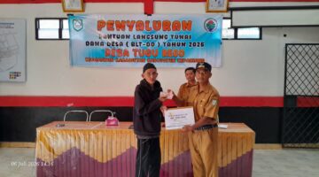 Pemerintah Desa Tugurejo Salurkan BLT Langsung Kerumah Penerima 8 KPM Di Karenakan Parah Lansia Tidak Mampu Beraktifitas Ataupun Pergi Ke Kantor 