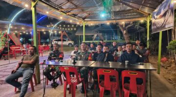 Perkuat Kebersamaan Personil Kodim 0108/Agara Bersama Warga Nobar Piala Dunia 2026
