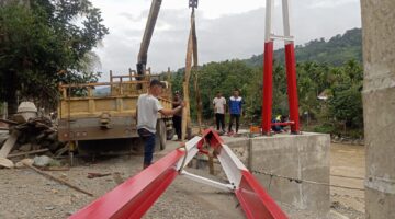 Pemasangan Tiang Pylon, Pembangunan Jembatan Gantung Perintis Garuda 