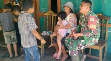 Komsos dari Rumah ke Rumah, Babinsa Koramil 07/Salak Perkokoh Kemanunggalan TNI-Rakyat