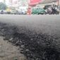 Ket Foto :Kondisi hotmix di jalan Kopo-Bihbul Terlihat Kasar