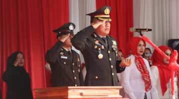 Kapolres Aceh Tenggara Pimpin Upacara Penurunan Bendera HUT RI ke-81, “Indonesia Berdaulat, Adil dan Makmur”
