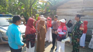 Babinsa Koramil 05/Lubuk Alung Kawal Pawai dan Karnaval Meriahkan HUT RI Ke-81