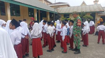 Babinsa Koramil 03/BT Gandeng Tim Gizi SPPG Edukasi Siswa Al-Ittihidayah Berastagi Tentang Keamanan MBG
