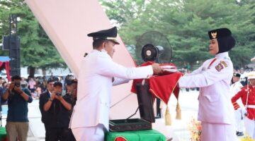 Walikota Tanjungbalai Irup Upacara Penurunan Bendera Tutup Rangkaian HUT ke-81 RI di Kota Tanjungbalai