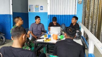 Babinsa jalin komsos dengan masyarakat