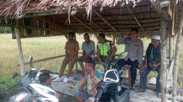 Tetap Jaga Hubungan Baik, Babinsa Koramil 04 Beutong dan Babinkamtibmas Laksanakan Komunikasi sosial Dengan Warga Binaan nya