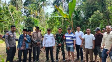 Babinsa Bersama Wali Nagari dan Bhabinkamtibmas Monitoring Pembukaan Jalan Baru di Korong Tanjung Alai Barat Nagari Kuranji Hulu