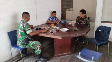 Babinsa Gelar Komsos dengan Tokoh Pemuda, Ajak Sinergi Jaga Desa Aman dan Produktif