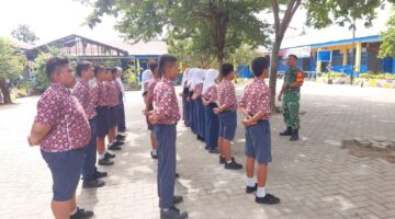 Komsos Dengan Siswa/Siswi Sekolah SMP N. 1 Pancur Batu, Babinsa Koramil 14/PB Himbau Belajar Yang Serius Untuk Masa Depan