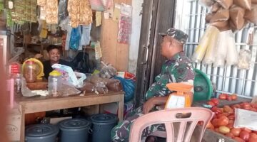Babinsa Koramil 04 Beutong Kodim 0116/Nagan Raya Anjangsana ke Peukan tradisional