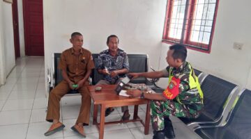 Babinsa Koramil 02/Seunagan Jalin Komsos dengan Warga Di Desa Binaan