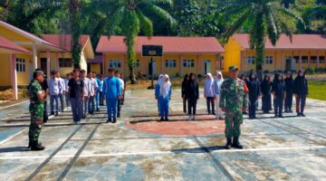 Babinsa Posramil Ketambe Latih Siswa Peraturan Baris Berbaris