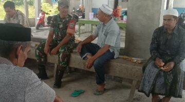 Babinsa Laksanakan Komsos dengan Tokoh Agama, Perkuat Kerukunan Umat di Desa