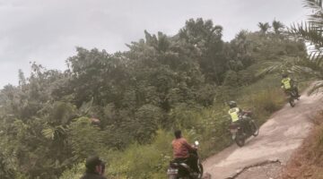 Babinsa Posramil Babul Makmur Laksanakan Patroli dan Sosialisasi Karhutla di wilayah Binaan