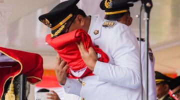 Penurunan Bendera HUT Ke-81 RI di Deli Serdang Berjalan Lancar, Sejumlah Penghargaan Diserahkan