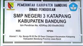 Teks Foto : Pamflet SMP Negeri 3 Katapang.