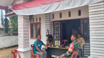 Babinsa Ciptakan Keakraban dengan Warga Binaan Melalui Komsos