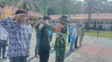 Latih Kedisiplinan Dari Dasar Babinsa Ajarkan Peraturan Baris Berbaris PBB Siapkan Calon Paskibraka