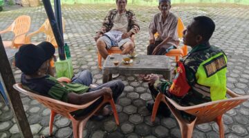 Babinsa Koramil 02/Seunagan Komsos Dengan Warga Binaan