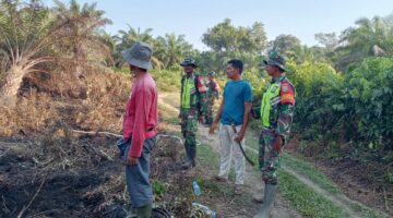 Babinsa Sambangi warga Sosialisasi Karhutla