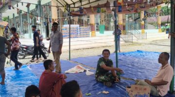 jalin hubungan yg baik Babinsa Posramil Tadu raya melaksanakan komsos d desa binaan