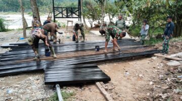 Pembangunan Jembatan Gantung Perintis di Desa Lawe Ger ger memasuki Tahap Persiapan Pemasangan Rangka Besi Lantai Jembatan