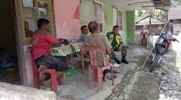 Babinsa Koramil 04 Beutong laksanakan komunikasi sosial dengan masyarakat di desa Keude seumot Kecamatan Beutong