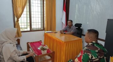 Babinsa posramil kuala pesisir Komsos Dengan aparatur desa
