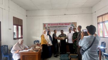 Babinsa Laksanakan Pendampingan Penyaluran Sembako Di Desa Binaan