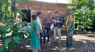 Pemantauan Rumah Penerima Bantuan Sosial, Babinsa Posramil Beutong Ateuh Banggalang Turun Langsung Ke Lokasi Cek Kondisi Rumah