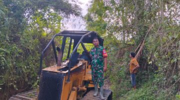 Babinsa Terus Kawal Proses Pembangunan Jalan pra TMMD ke 130 kodim 0108/Agara