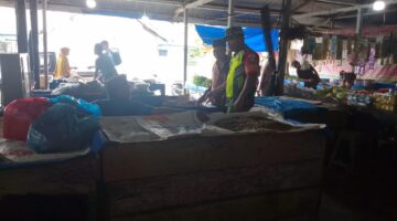 Babinsa Koramil 04 Beutong Kodim 0116/Nagan Raya Anjangsana ke Peukan tradisional