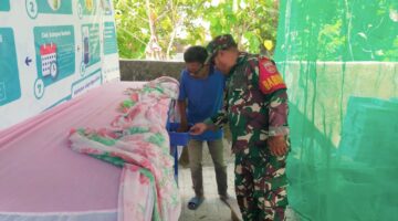 Babinsa Joyotakan Dampingi Pokmas Joyo Gumregah dalam Pengelolaan Sampah di Pusat Pengolahan Sampah