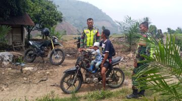 Sinergitas Babinsa Posramil Bukit Tusam Laksanakan Patroli Keamanan Desa Cegah Karhutla
