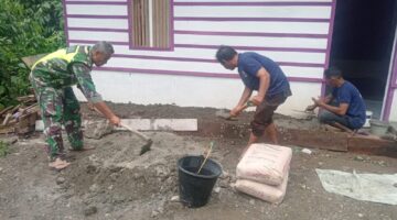 Babinsa Posramil Beutong Ateuh Banggalang Gotong Royong Bersama Warga di Desa Binaan