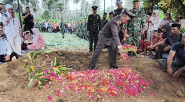 Danramil 0108-02/Bambel Pimpin Upacara Pemakaman Militer Prajurit AktifKodam III Siliwangi