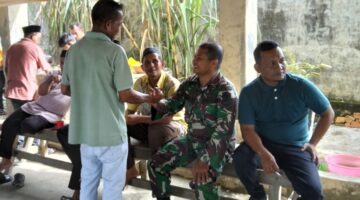 Jalin Silaturahmi dan kebersamaan, Babinsa komsos bersama warga di wilayah binaan