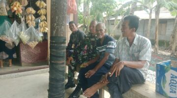 Babinsa Koramil 04 Beutong Aktif dalam kegiatan komunikasi sosial di masyarakat Desa Binaannya