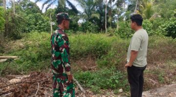 Babinsa Koramil 03 Senagan Timur Kodim 0116/Nagan Raya Laksanakan Komsos Bersama Warga desa Peulekung